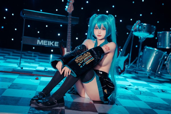 [CosPlay] 白莉爱吃巧克力之miku 初音未来（102P/901MB）-神域次元