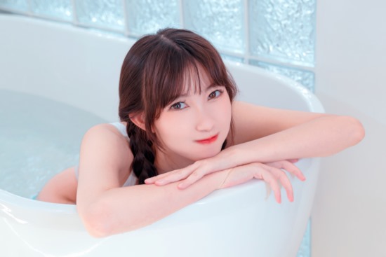 夏树 – 浴缸里的小便妖怪 [27P-139MB]-神域次元